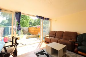 Lounge/Diner- click for photo gallery
